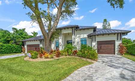 18 Hibiscus Rd Belleair, FL 33756