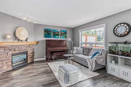 324 Tuscany Valley View NW Calgary, AB T3L 2L1