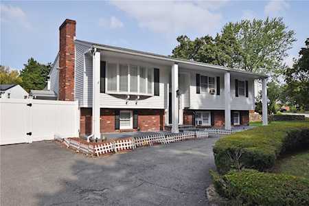 141 Lakeview Dr Providence, RI 02910