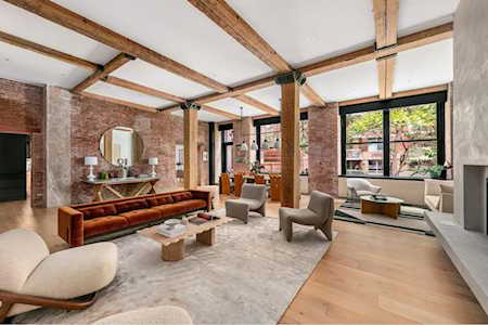 525 W 22nd St #2F New York, NY 10011