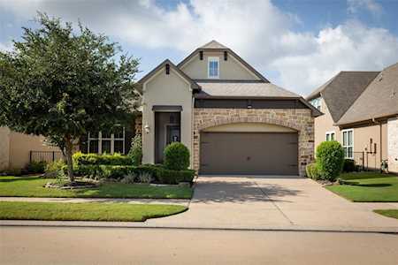 59 Floral Hills Ln Fulshear, TX 77441