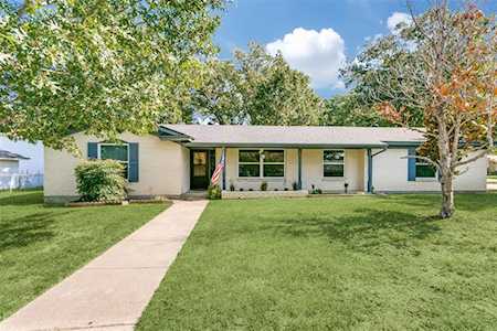 1900 Cimarron Trail Hurst, TX 76054