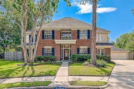 1902 Hillside Oak Ln Houston, TX 77062