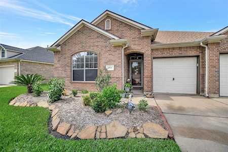 1908 Eden Glen Ln Pearland, TX 77581