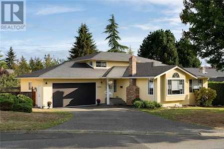 1191 Maplegrove Place Saanich, BC V8R3Y2