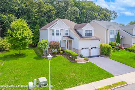 11 Mulberry Ln Holmdel, NJ 07733