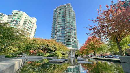 1710 Bayshore Drive #1301 Vancouver, BC V6G 3G4