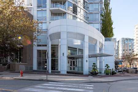 1201 Marinaside Crescent #802 Vancouver, BC V6Z 2V2