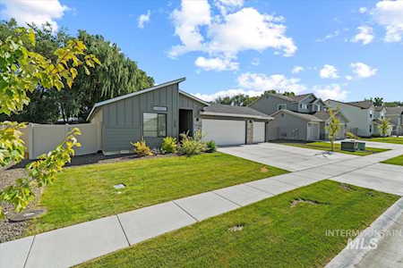 1566 S Garrustown Way Nampa, ID 83686