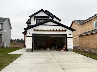 109 Hodgins Ave Fort McMurray, AB T0P 1