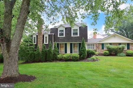 8900 Glade Hill Rd Fairfax, VA 22031