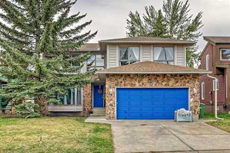 139 Deercross Rd Calgary, AB T2J 6B9