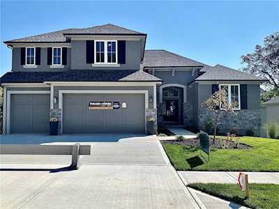 13430 Terrace Park Dr Parkville, MO 64152