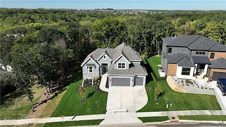 102 NW Ambersham Dr Lee's Summit, MO 64081
