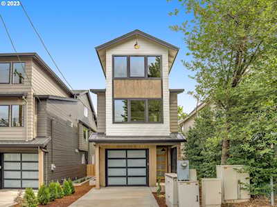 8240 SW 46th AVE Portland, OR 97219
