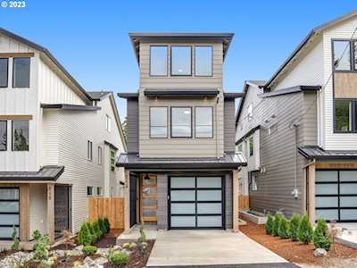 8234 SW 46th AVE Portland, OR 97219