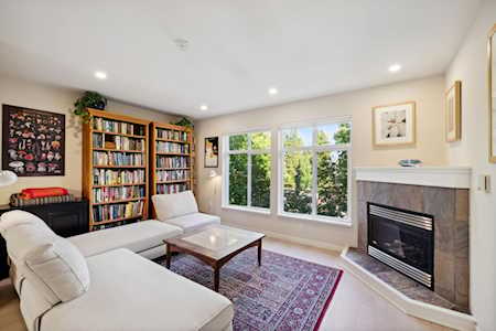 4272 Albert Street #105 Burnaby, BC V5C 2E8
