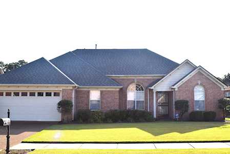 1302 River Ridge Dr Collierville, TN 38017