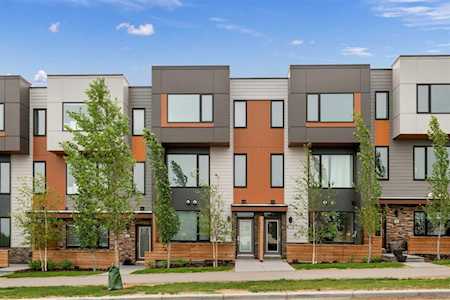 1835 Na'a Dr SW Calgary, AB T3H 6C4