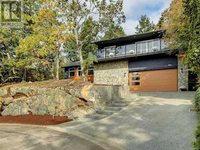 3954 Arbutus Place Saanich, BC V8N5X1