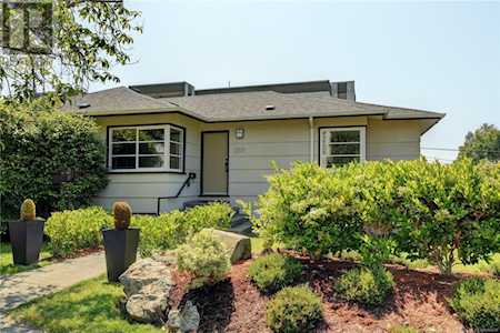 1211 Fairfield Road Victoria, BC V8V3B3