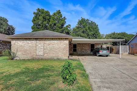 4907 Quail Hollow Dr Baytown, TX 77521