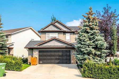 546 Panamount Blvd NW Calgary, AB T3K0J2
