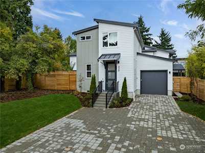 438 10th Ave Kirkland, WA 98033