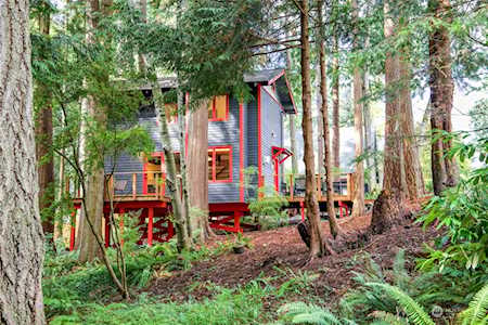21179 Kingston St NE Indianola, WA 98342