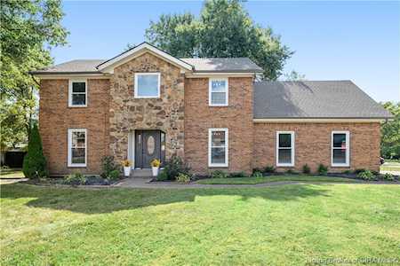 3621 Greenfield Dr New Albany, IN 47150