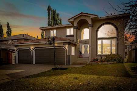29 Edgevalley Way NW Calgary, AB T3A 4X7