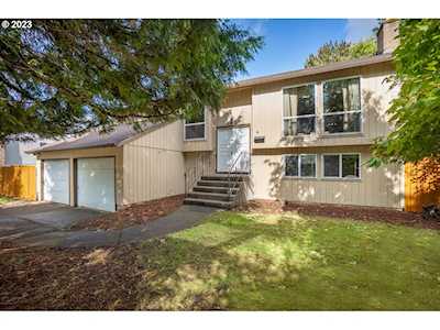 4627 SE Rhodesa ST Milwaukie, OR 97222
