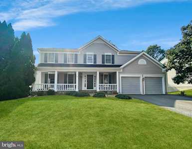 6404 Virginia Pine Ct Centreville, VA 20121