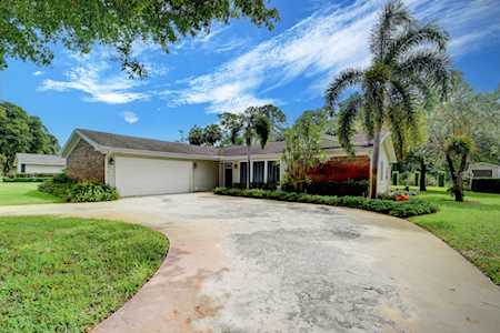 6890 Lakeside Road West Palm Beach, FL 33411