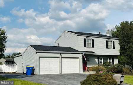 966 Lark Dr Harrisburg, PA 17111