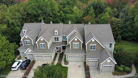 26248 Fieldstone Dr Novi, MI 48374