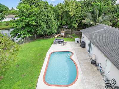 601 SW 79th Av North Lauderdale, FL 33068
