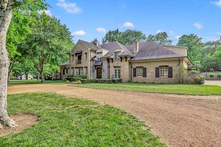 2001 Cromwell Dr Nashville, TN 37215