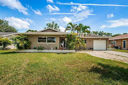 2504 Bramblewood Dr E Clearwater, FL 33763