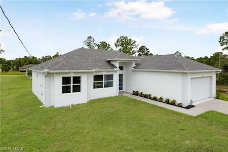 813 S Andover Ave Lehigh Acres, FL 33974