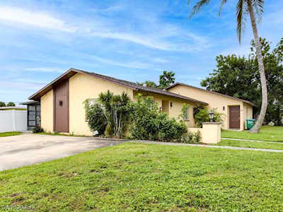 718 SE 46th Ln #102 Cape Coral, FL 33904