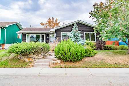 1112 Lake Sundance Crescent SE Calgary, AB T2J2S8