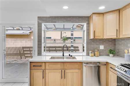 20071 Tranquil Ln Huntington Beach, CA 92646