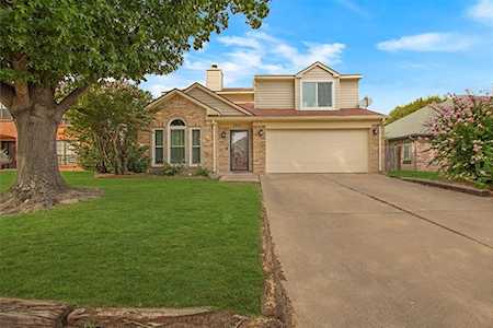 2333 Brisbane Drive Arlington, TX 76018