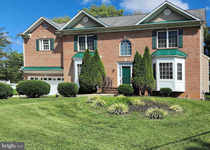 610 Meadow Ln SW Vienna, VA 22180