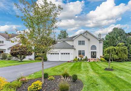 7 Bassett Ct Baldwin Place, NY 10505