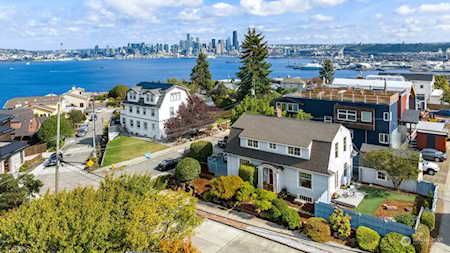 2402 Belvidere Ave SW Seattle, WA 98126
