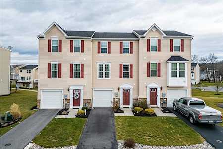 17 Pink Rose Ln Easton, PA 18045