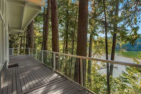 11411 NE Blue Heron Ln Bainbridge Island, WA 98110