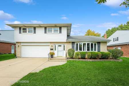 1820 E Robinhood Ln Arlington Heights, IL 60004
